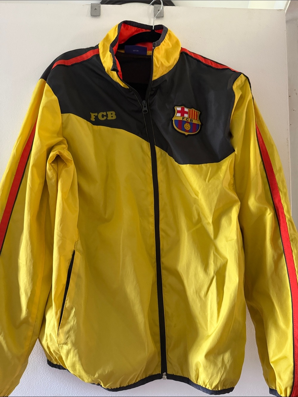 FC Barcelona Yellow & Black Windbreaker Jacket never worn - no tags Small